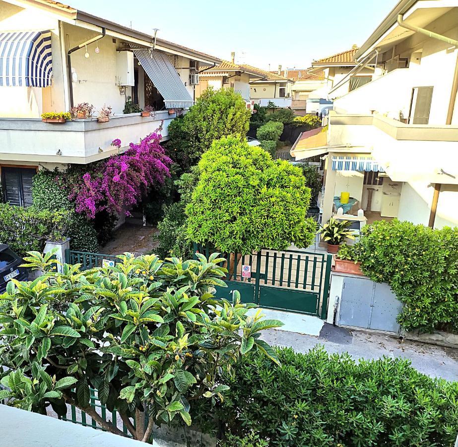 Appartement Tra Puccini Ed Il Mare à Torre del Lago Puccini Extérieur photo