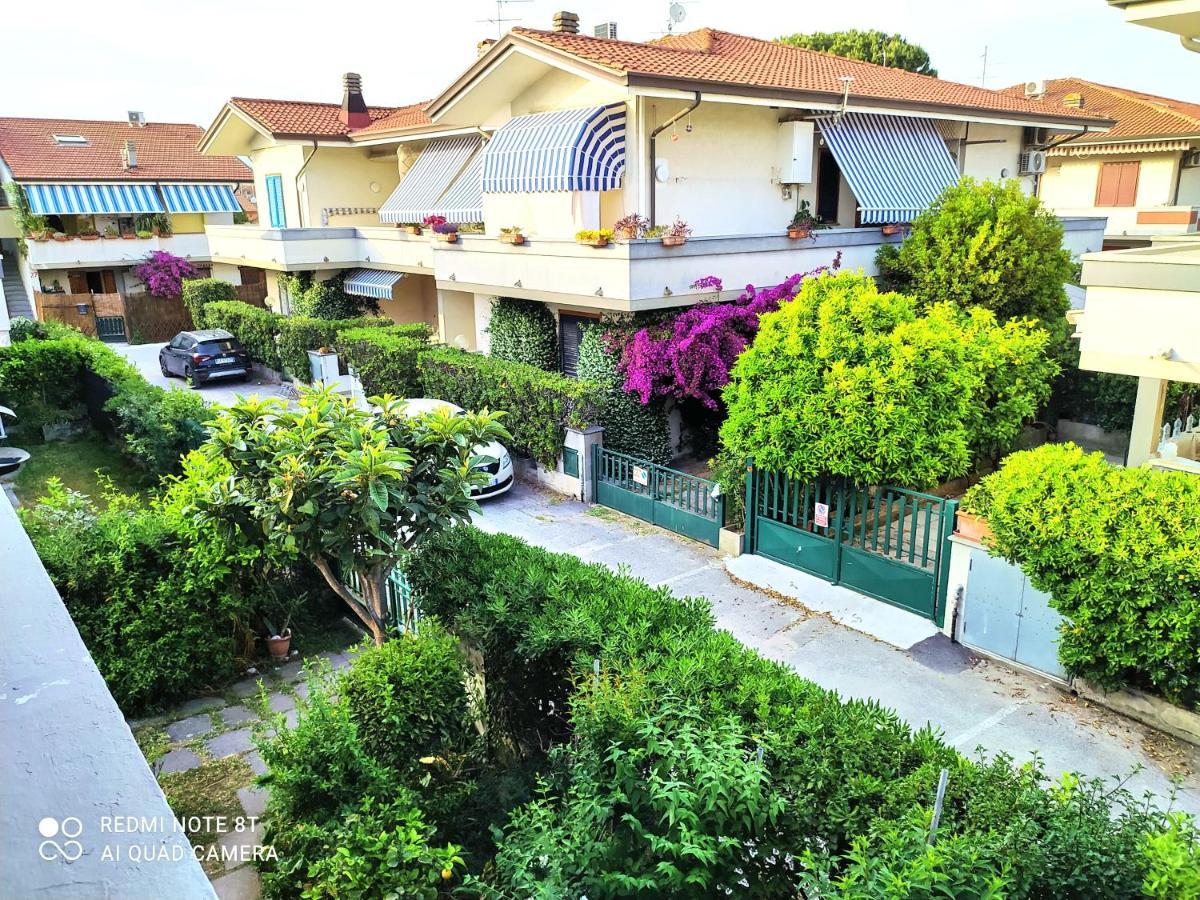 Appartement Tra Puccini Ed Il Mare à Torre del Lago Puccini Extérieur photo