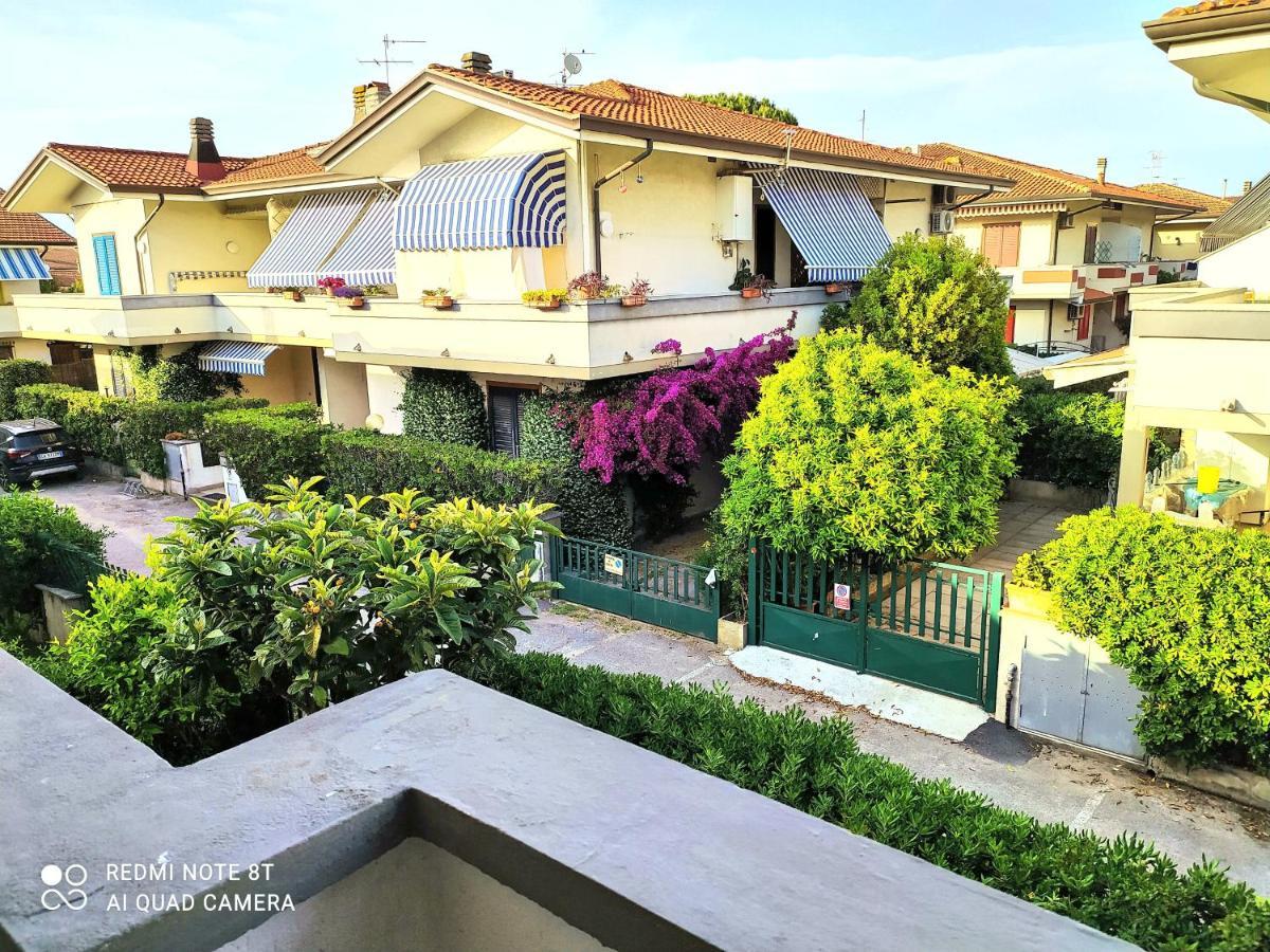 Appartement Tra Puccini Ed Il Mare à Torre del Lago Puccini Extérieur photo